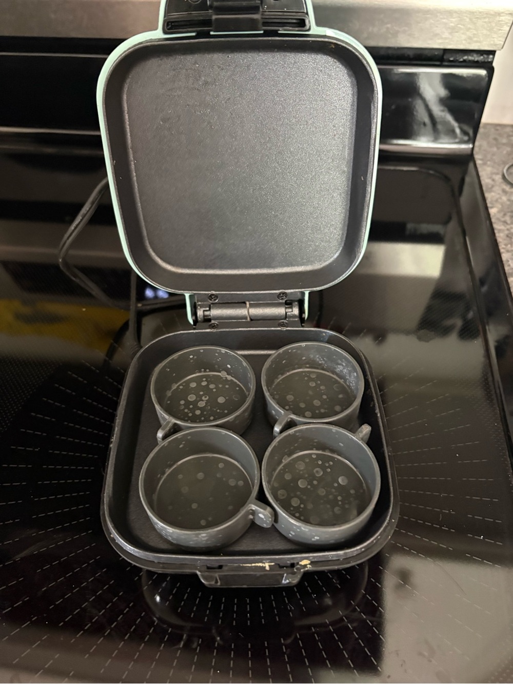 Dash Mini egg bite maker - Picture 2 of 6